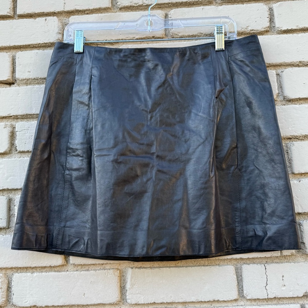 Vince 100% Genuine Leather Mini Skirt with Pockets in Black - Size 8
